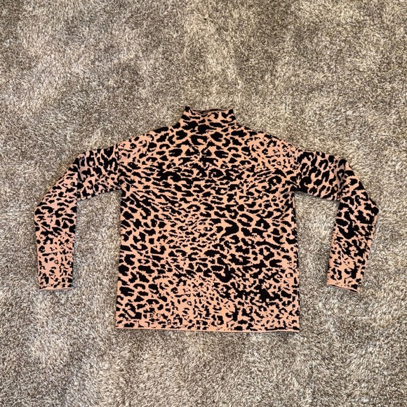 Tahari Tan Black Animal Print Long Sleeve Sweater Top Womens Size XS - Picture 1 of 6